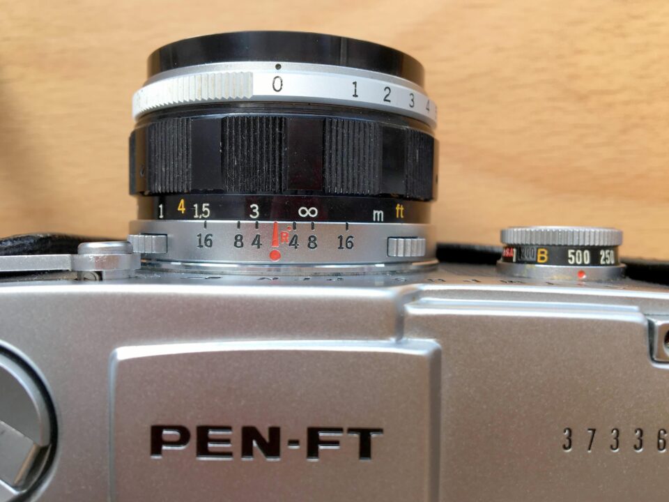 ハーフサイズ一眼レフカメラOlympus PEN-FTの説明